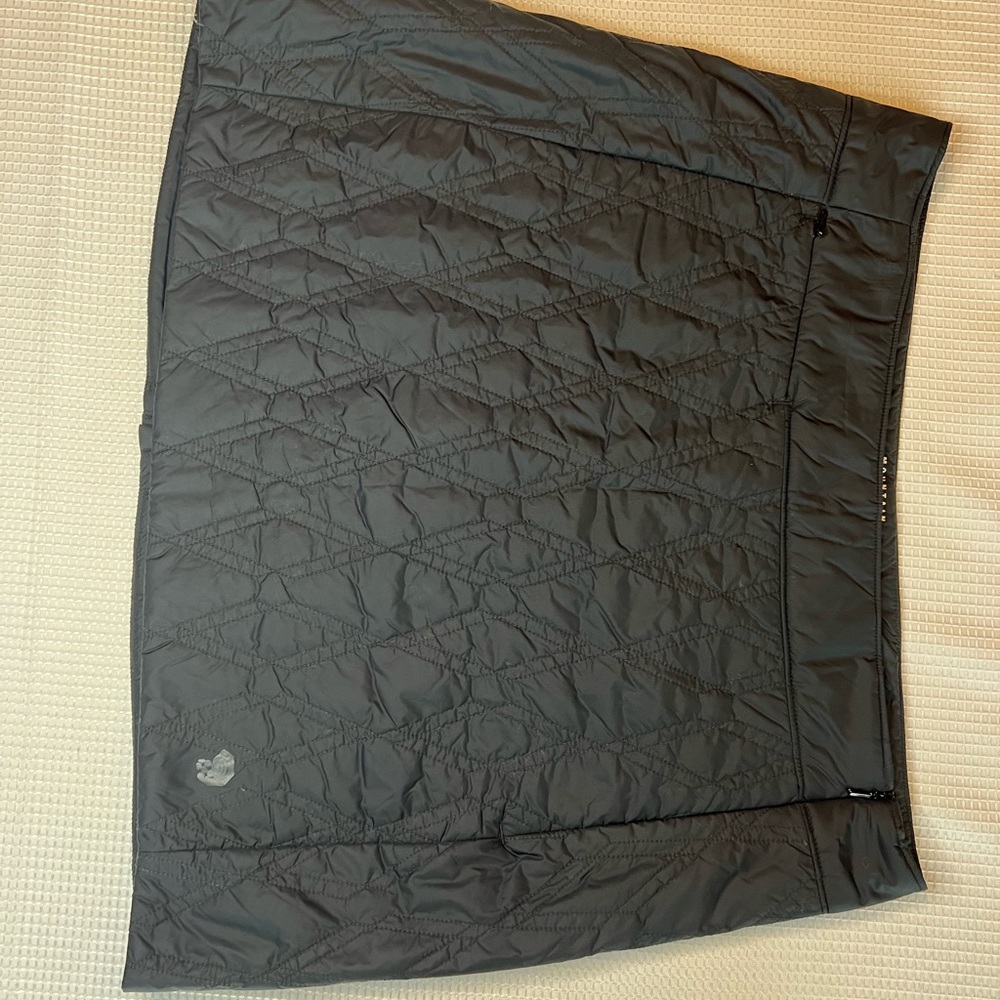 Mountain Hardwear black insulated mini skirt size Medium